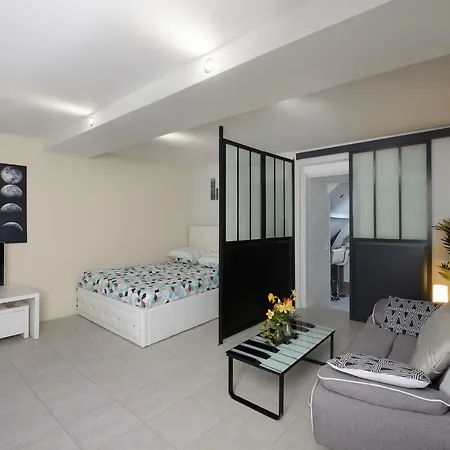 아파트 Le Franche Comte Centre Rive Droite 라발