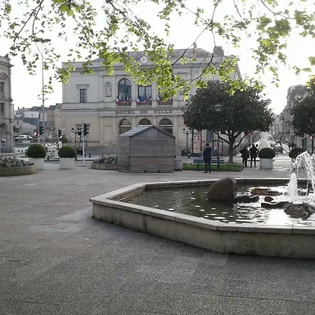 Le Franche Comte Centre Rive Droite * Laval (Mayenne)