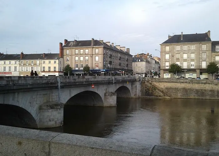 Le Franche Comte Centre Rive Droite